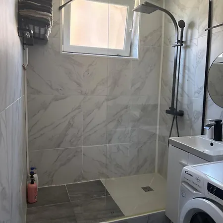 In A Private With Free Parking Close To Types Of Transport And Six Minutes From The Center *