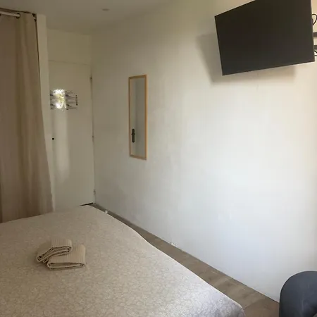 Homestay szállás In A Private With Free Parking Close To Types Of Transport And Six Minutes From The Center